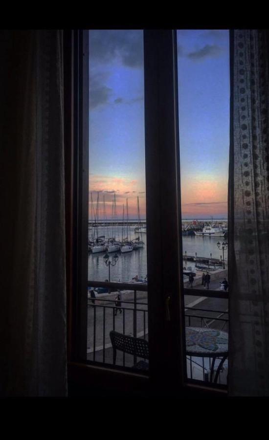 B&B Al Porto Novo ビシェーリエ エクステリア 写真